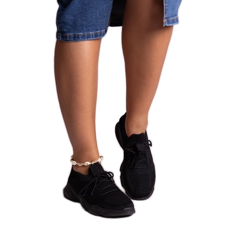 Svarta sneakers i tyg från Madi