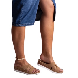 Bruna ljusa mulor med låg kil från Mifsuda