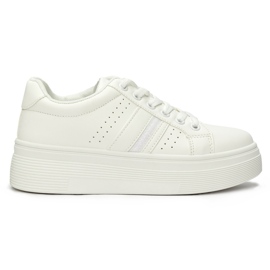 Vita sportsneakers på plattformen