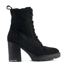 Svarta stövlar med snörning i mocka