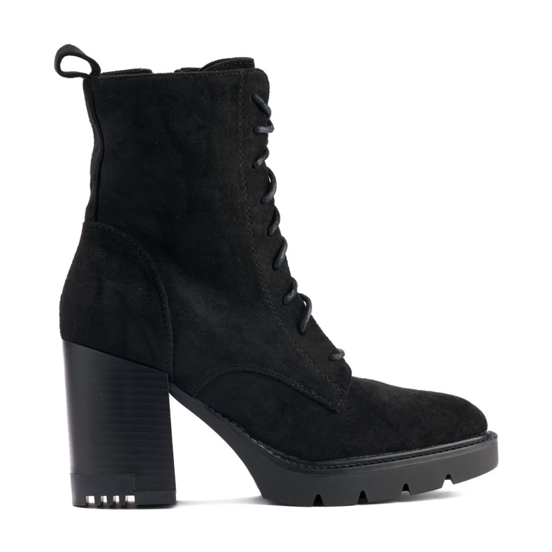 Svarta stövlar med snörning i mocka