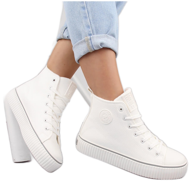 Vita isolerade high-top sneakers Big Star OO274788