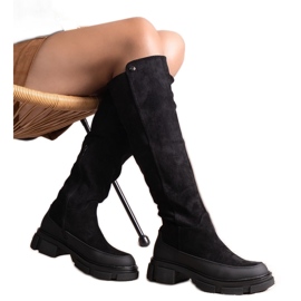 Svarta stövlar på en massiv klack, Lily of the Valley