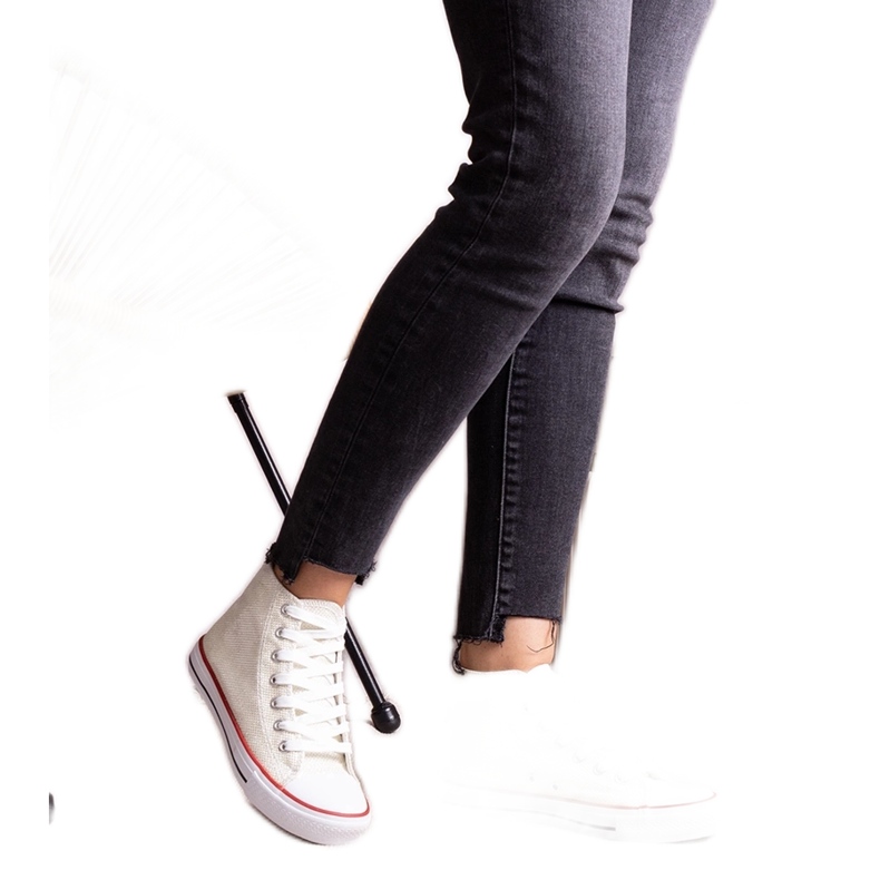 Vita höga sneakers i glänsande mesh från Ranifali