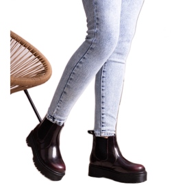 Vinröda platåkängor från Lessaya