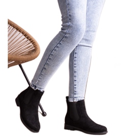 Svarta ankelstövlar från Szamiran