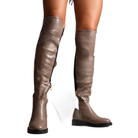 Långa mörkbeige stövlar av Polmapina ekoläder