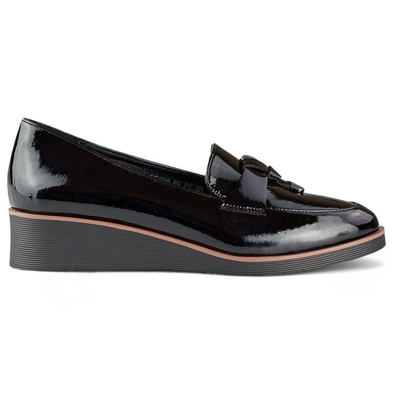 Svarta patentpumpar med låg kil