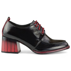 Lackade svarta ankelboots på röd klack, eleganta damskor