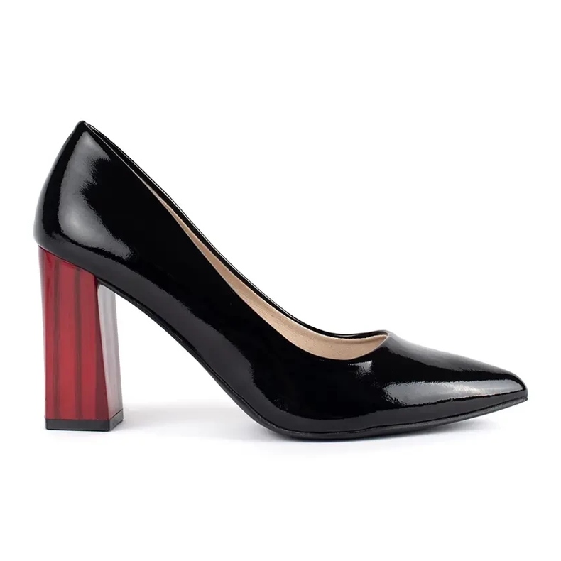 Eleganta patentsvarta högklackade pumps
