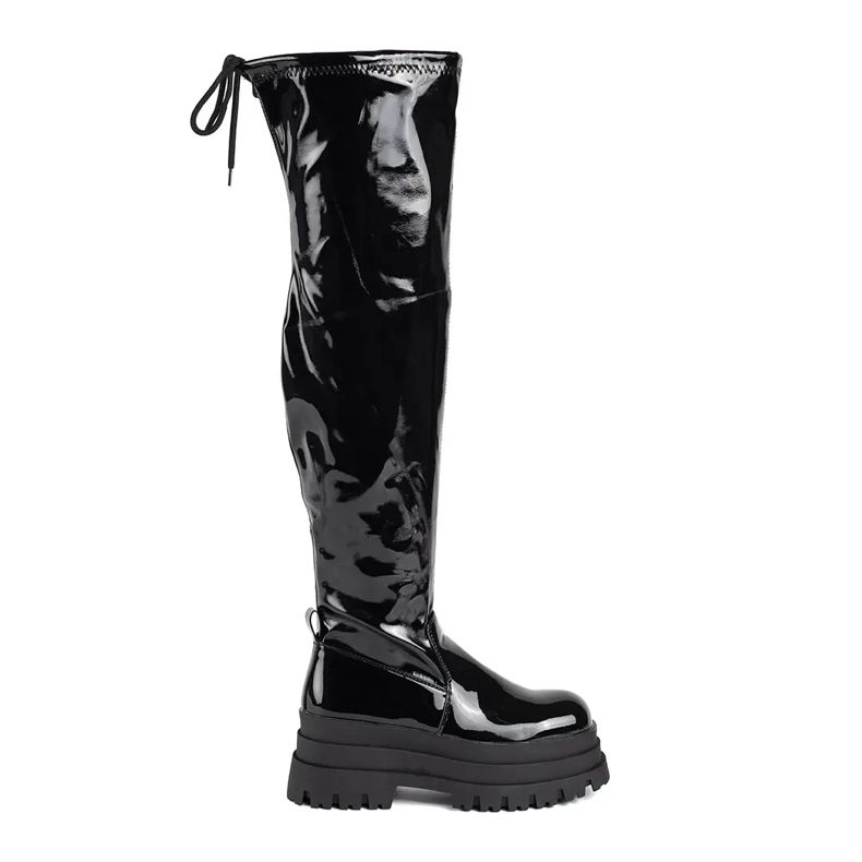 Seastar Svarta patentmusketörer på en plattform