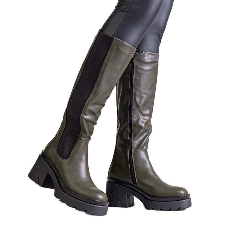 Gröna stövlar med tjockare klack från Charla