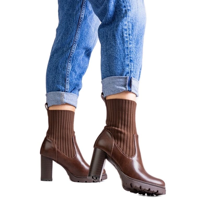 Bruna stövlar av Asera eco-läder