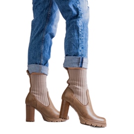 Mörkbeige ankelboots gjorda av Asera eco-läder