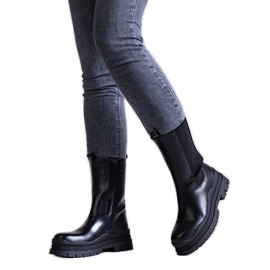 Svarta ankelboots med massiv Naema-sula