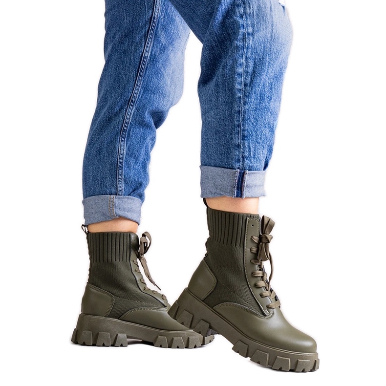 Gröna stövlar med flexibel ovandel från Zogba