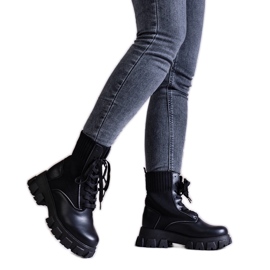 Svarta ankelboots med flexibel ovandel från Zogba