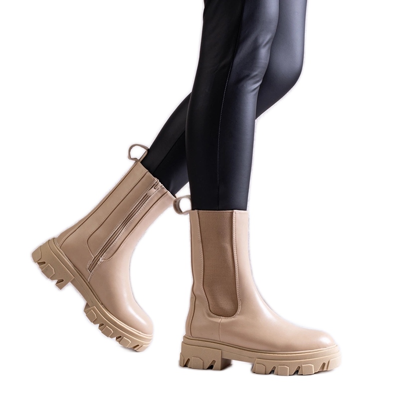 Beige höga ankelboots gjorda av Manera ekoläder