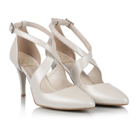 BUTDAM Xena spetsiga dansklackar med remmar beige