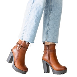 Bruna högklackade ankelboots från Lubena