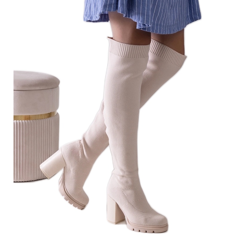 Lija långa, beiga högklackade slip-on boots beige