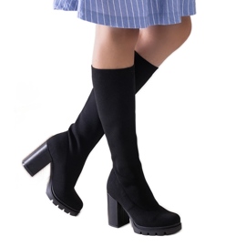 Saria svarta högklackade slip-on boots