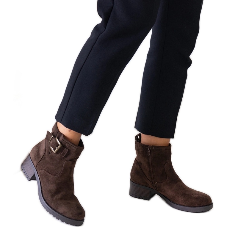 Bruna stövlar med metallinlägg på låg klack, ekomocka Nadiara