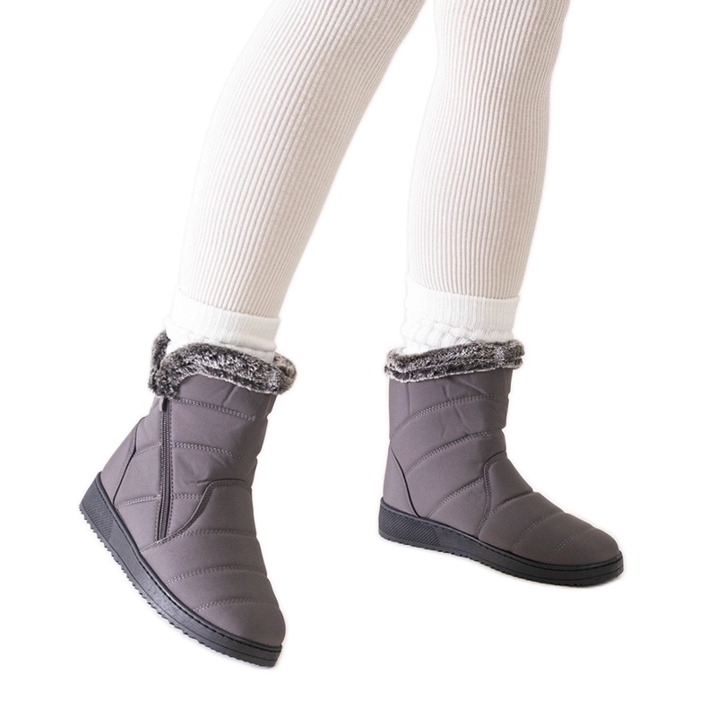 Grå snökängor dekorerade med Khit-päls