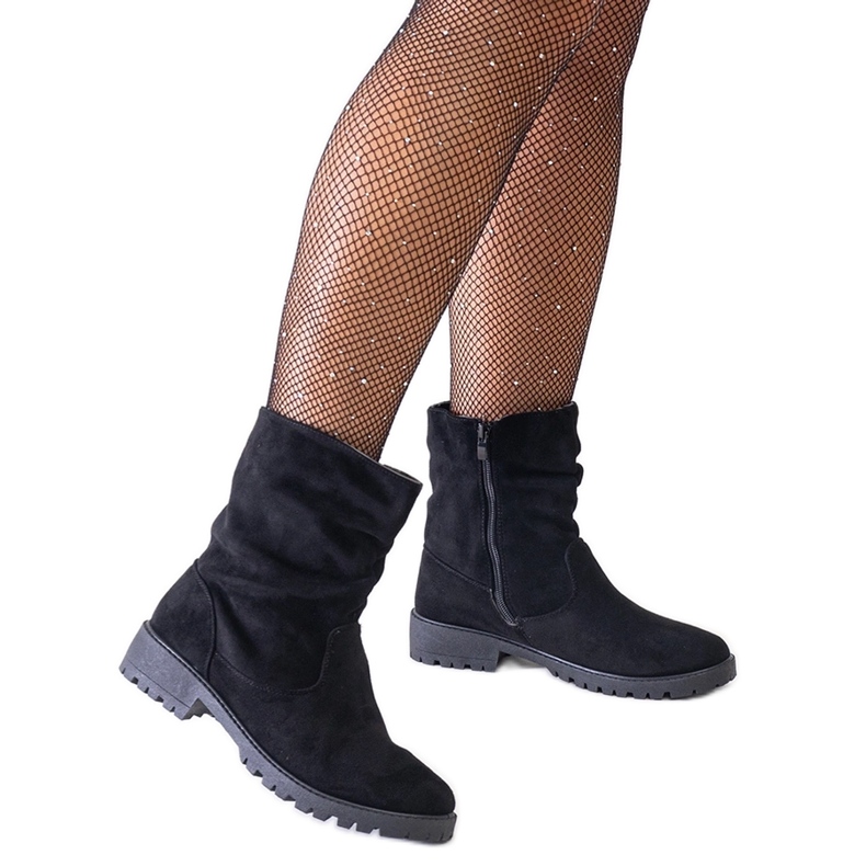 Svarta skrynkliga stövlar av Hinda eko-mocka