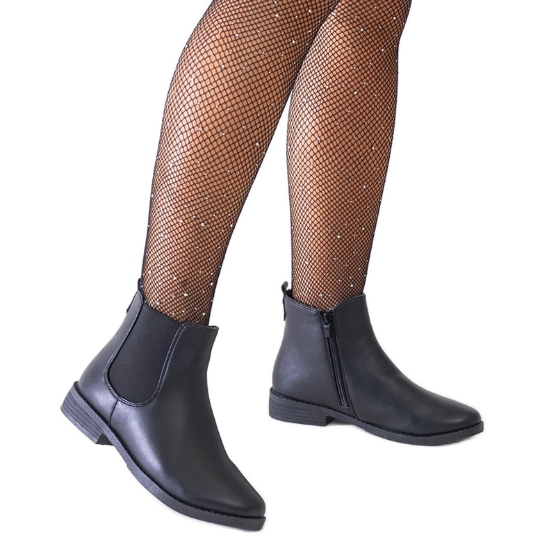 Svarta klassiska ankelboots med elastisk inlägg i Maiza eko-läder