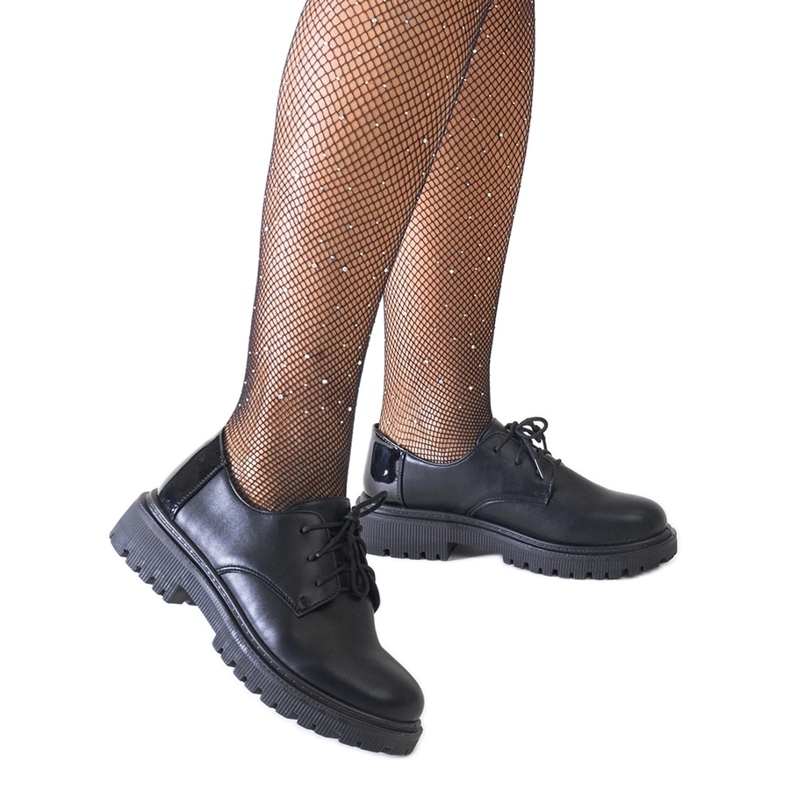 Svarta vardagsskor med snörning av Kalila eko-läder