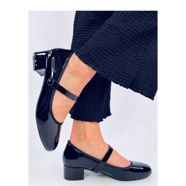 Svarta, högklackade balettkläder