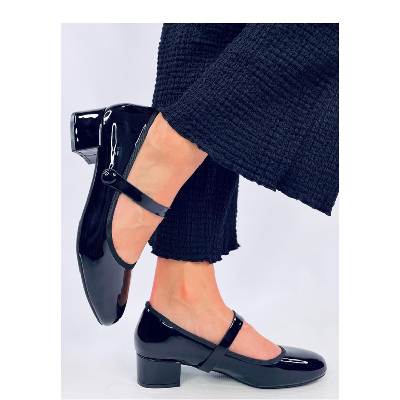 Svarta, högklackade balettkläder