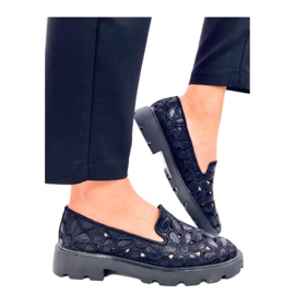 Svarta genombrutna mockasiner