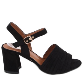 Svarta sandaler med klack