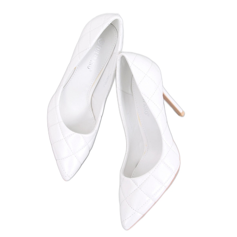 Vita quiltade pumps med stilettklack
