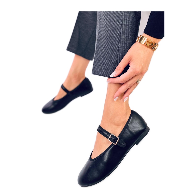 Balettlägenheter med svart rem