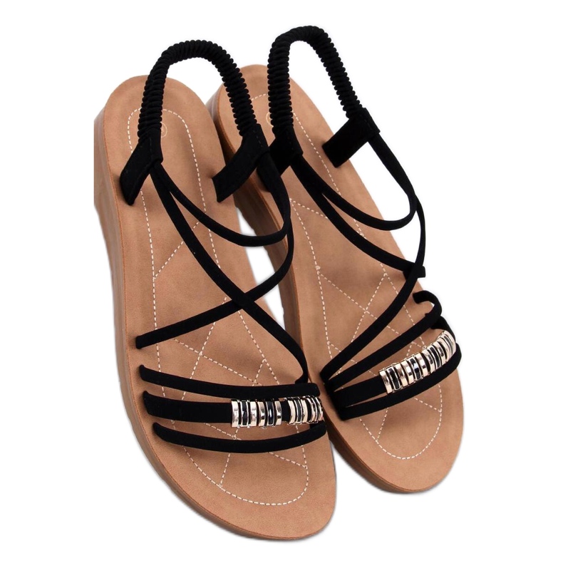 Minimalistiska sandaler på en delikat svart plattform