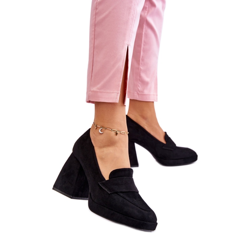 Svarta dampumps med massiv klack