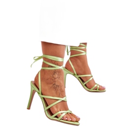 Gröna högklackade sandaler med snörning