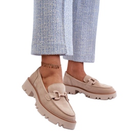 Mockasiner i mocka för kvinnor med beige dekoration