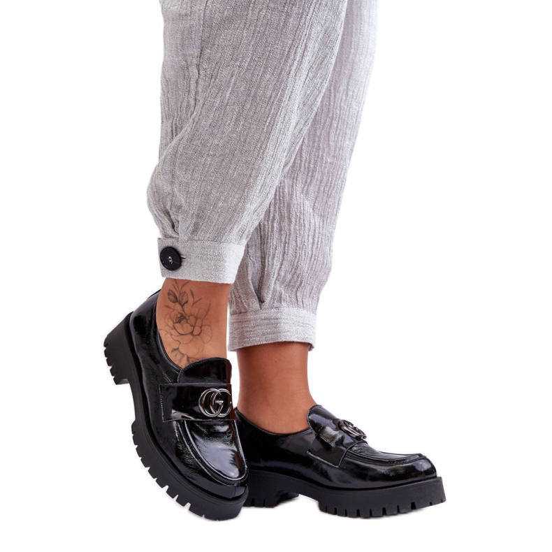 Svarta lackskor för kvinnor