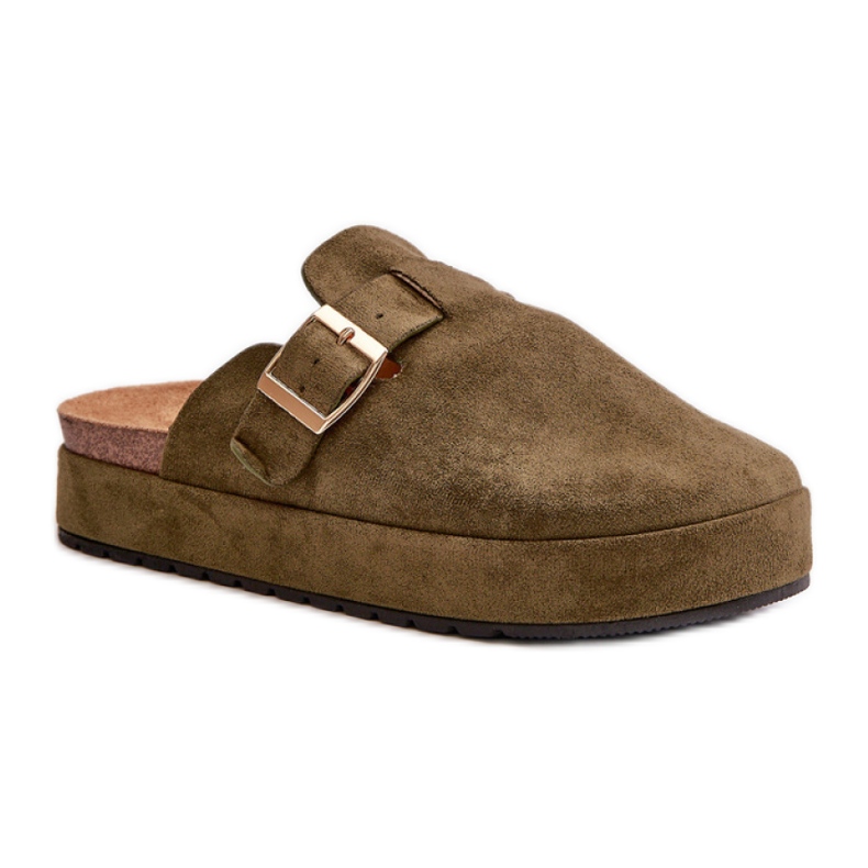 Damtofflor på den gröna plattformen