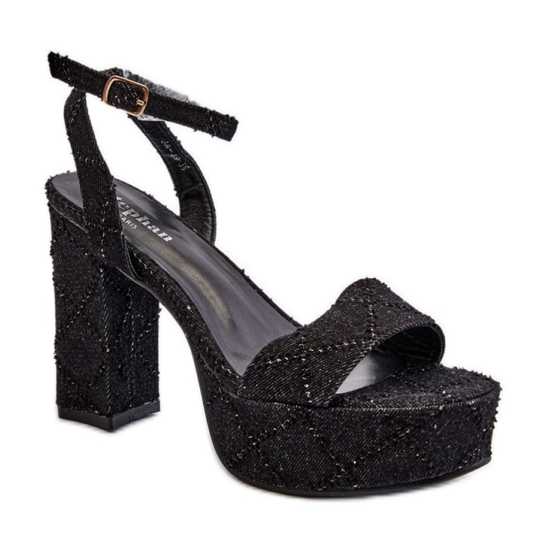 Fashionabla damsandaler gjorda av textilmaterial svart