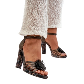 Lädersandaler för kvinnor med dekoration Maciejka 06620-20 grafit grå