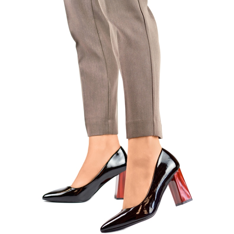 Lackade pumps GD-FL486B-B svart