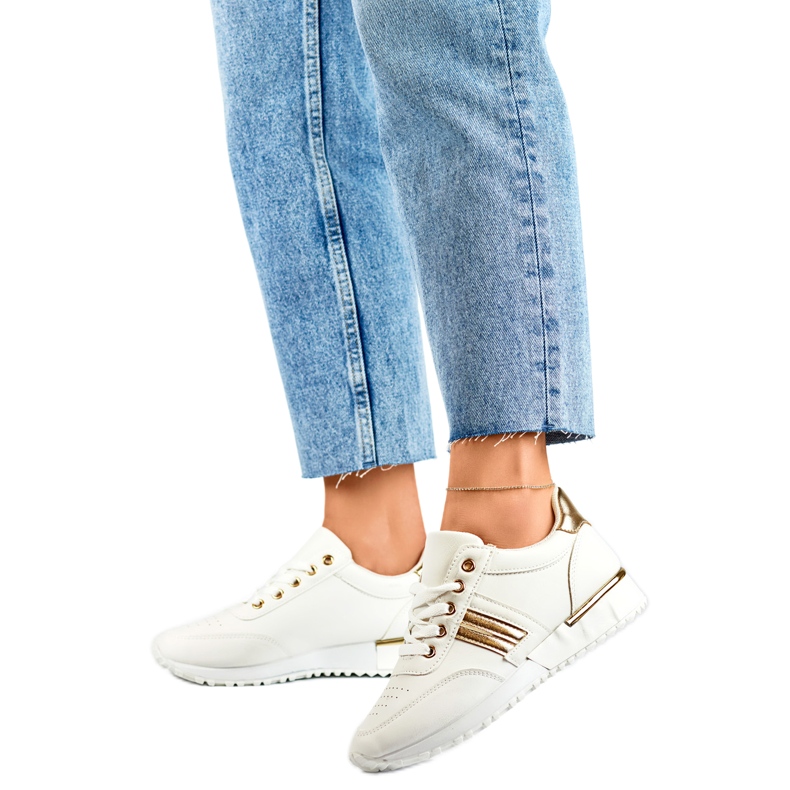 Sportskor Modell YY53GO vit