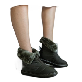 Gröna isolerade snöstövlar med krage från Edidda