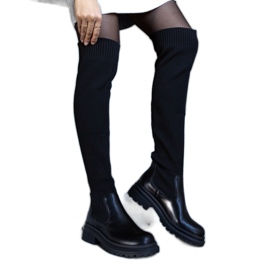 Svarta långa stövlar med en flexibel ovandel Lilca