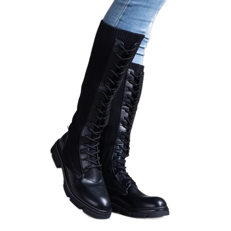 Svarta slip-on boots med smidig ovandel från Veradi